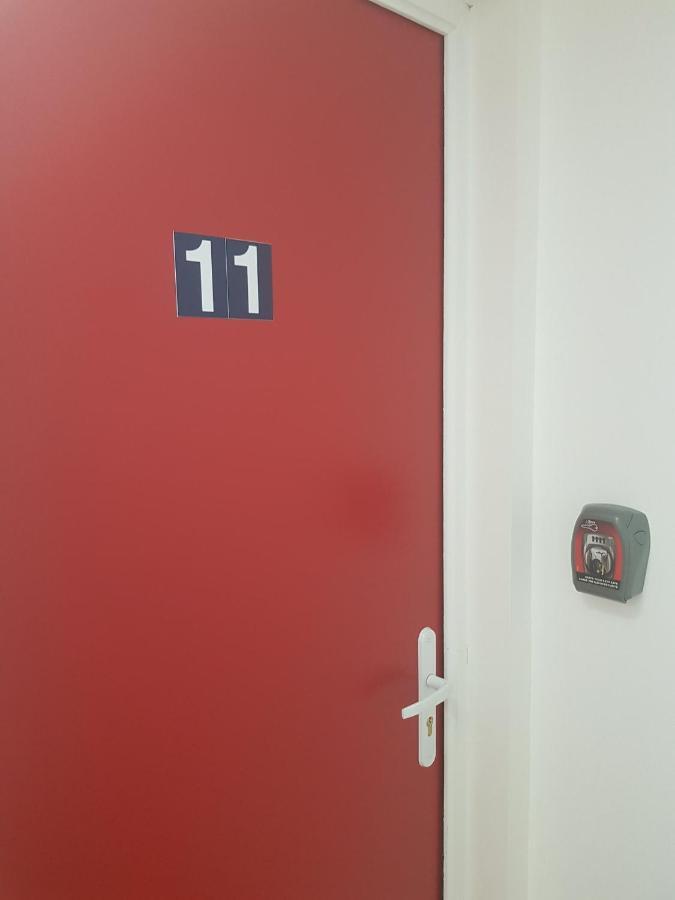 11 - Tres Joli 2 Pieces Tout Equipe Pour 1 A 5 Personnes, Vue Sur Parc Arbore, Parking Privatif Gratuit, Grand Fourgon Possible, Tout Le Linge De Maison Est Fourni Razac-sur-lʼIsle Eksteriør bilde