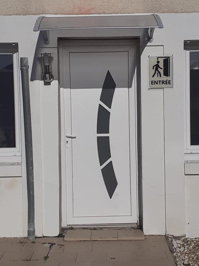 11 - Tres Joli 2 Pieces Tout Equipe Pour 1 A 5 Personnes, Vue Sur Parc Arbore, Parking Privatif Gratuit, Grand Fourgon Possible, Tout Le Linge De Maison Est Fourni Razac-sur-lʼIsle Eksteriør bilde